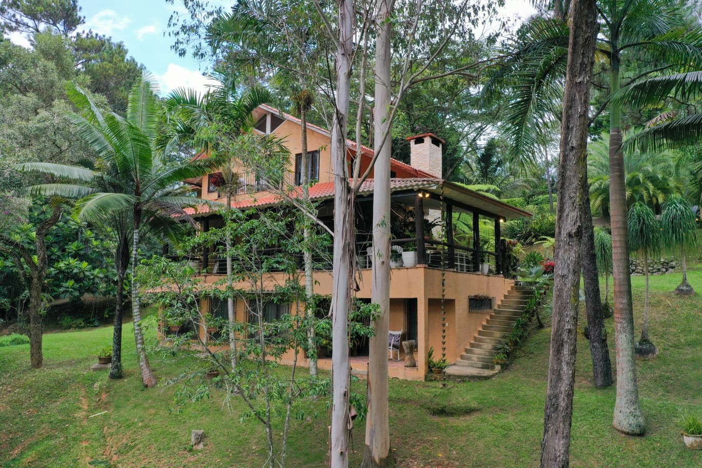 casas vacacionales y villas - Espectacular Villa en Monte Bonito, Jarabacoa  3