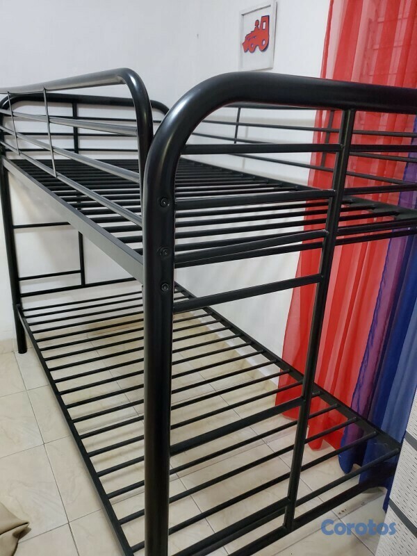 muebles y colchones - Camarote como nuevo sin colchón. Poco uso. Hierro de calidad, no se tambalea.  1