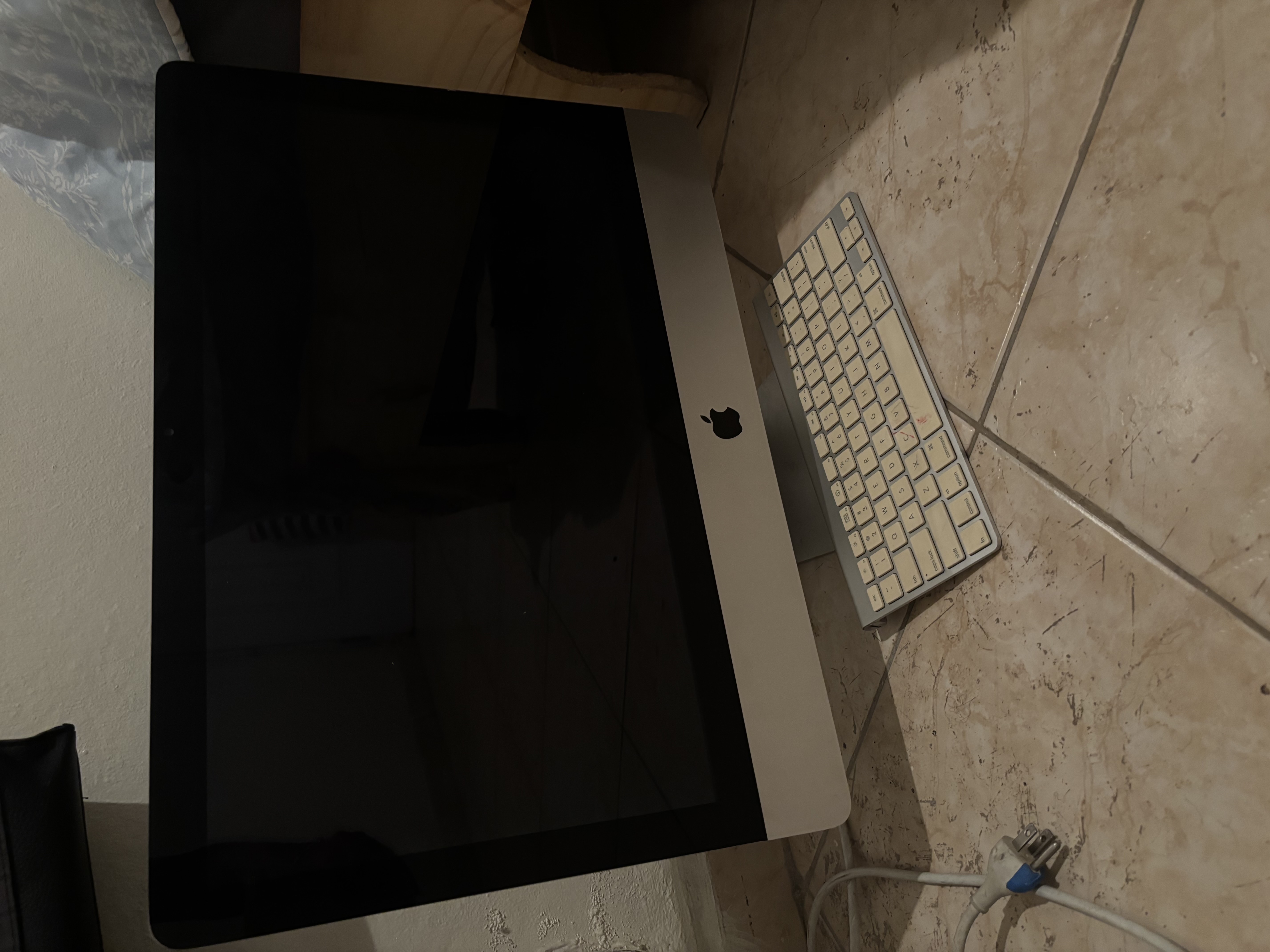 computadoras y laptops - ORDENADOR- MAC BOOK 2010  1