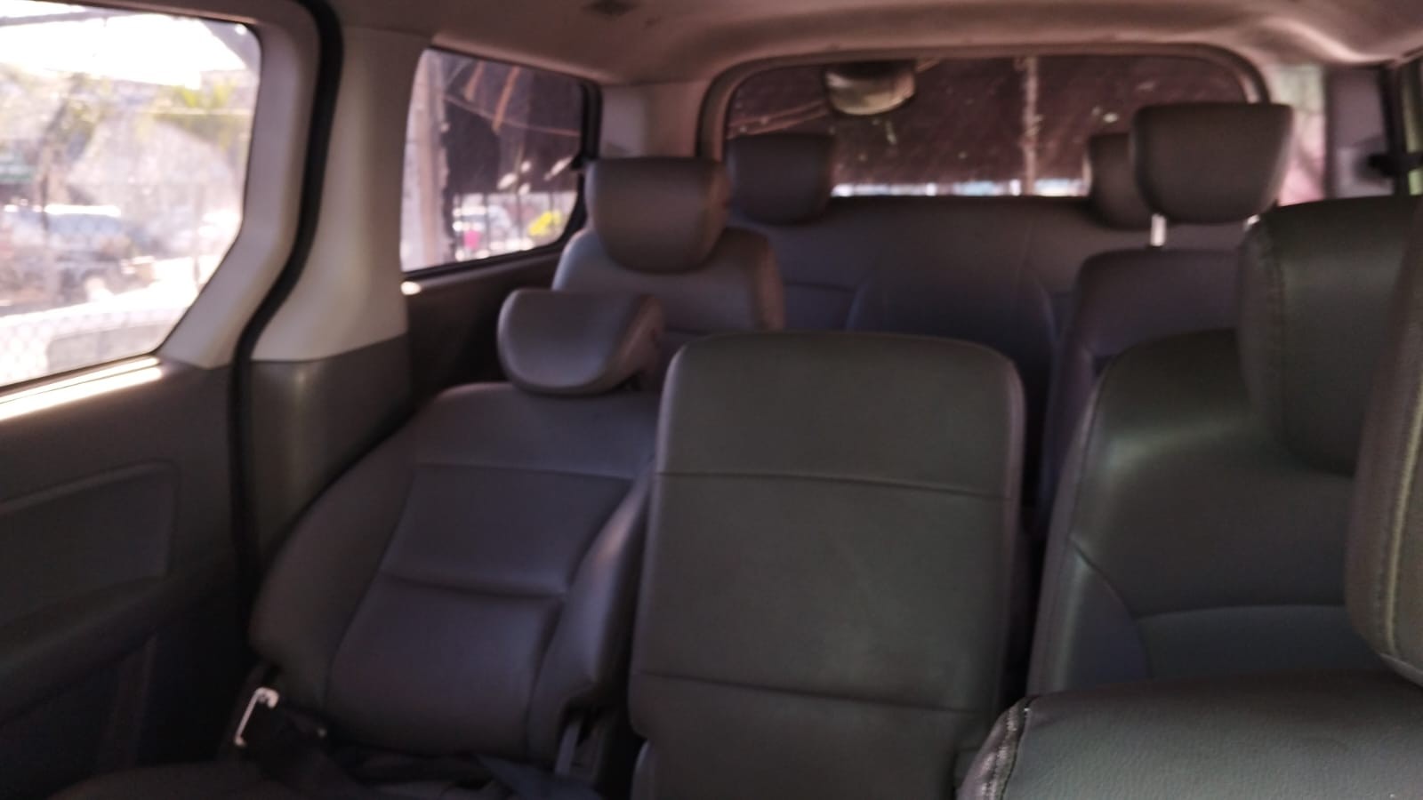 jeepetas y camionetas - HYUNDAI GRAND STAREX 2017 NEGRA 4