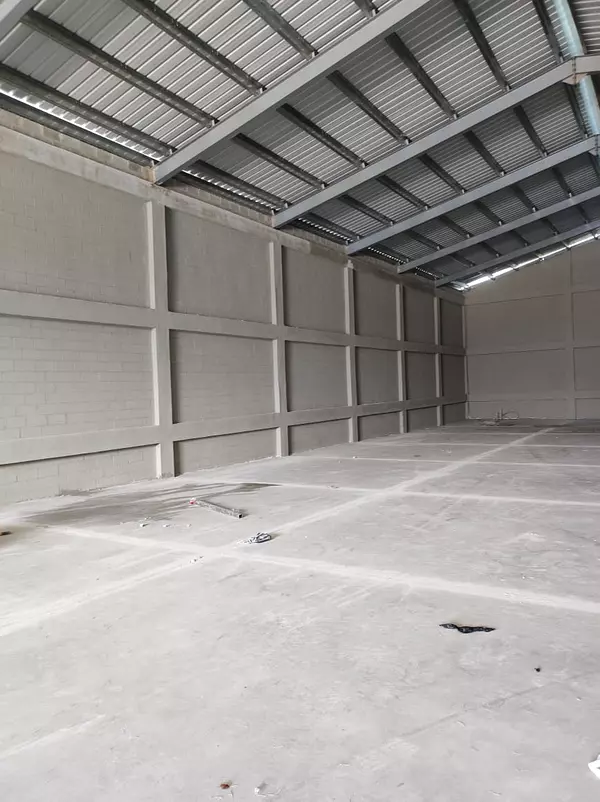 oficinas y locales comerciales - Alquilo Nave industrial en la AV. Hipica  4