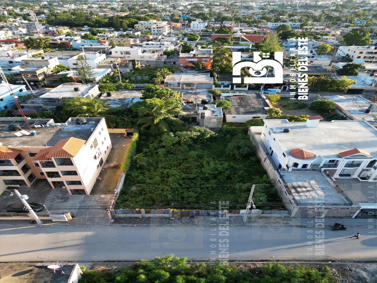 solares y terrenos -  SOLAR de 600 Metros en Ubicado en el Juan Pablo Duarte 7