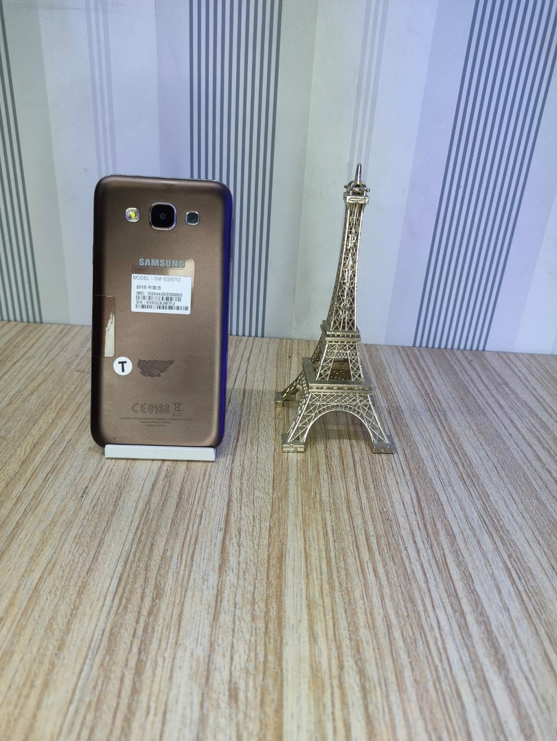 celulares y tabletas - SAMSUNG E5