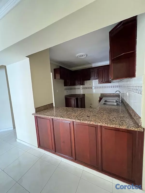 apartamentos - alquiló renacimiento segunda con terraza tres habitaciones 2.5 baños dos parqueo 12