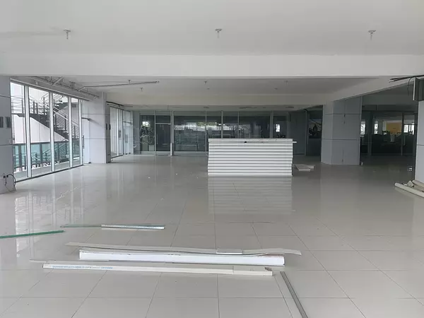 oficinas y locales comerciales - Alquiler local amplio en segundo nivel  2