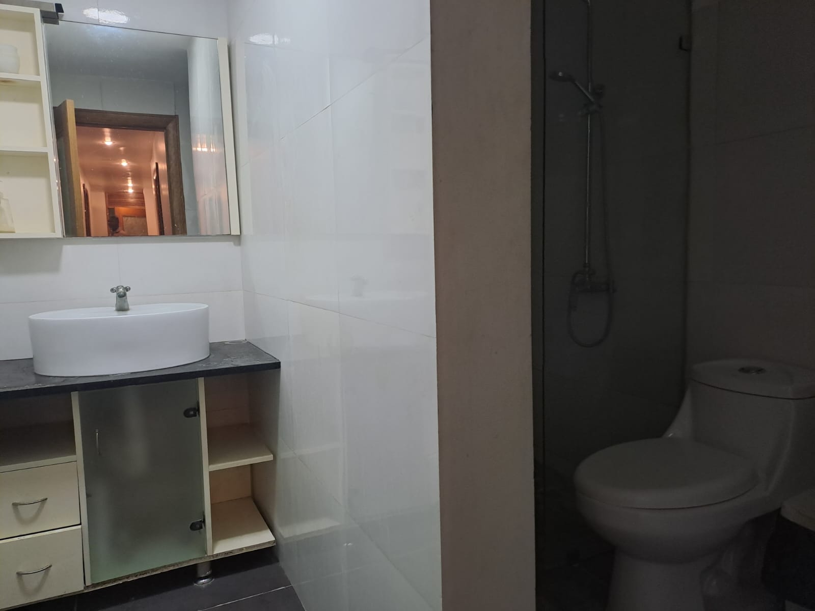 oficinas y locales comerciales - Alquilo Local  1er piso  180 mts en bella vista 9