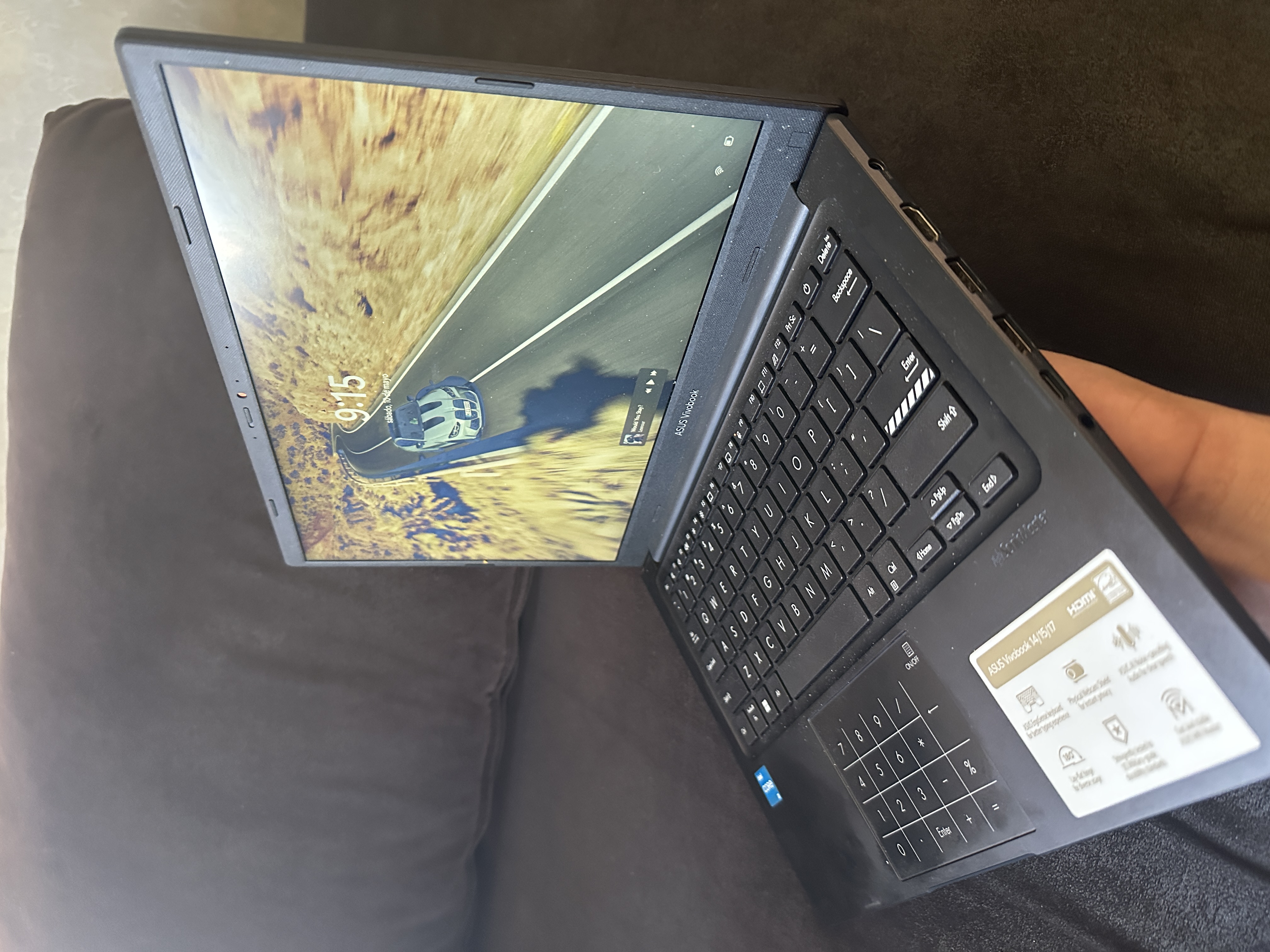 computadoras y laptops - Laptop Asus Vivobook 14 i3-1215U Como nueva! 2