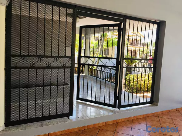 casas - Se vende Amplia Casa En Santiago  3