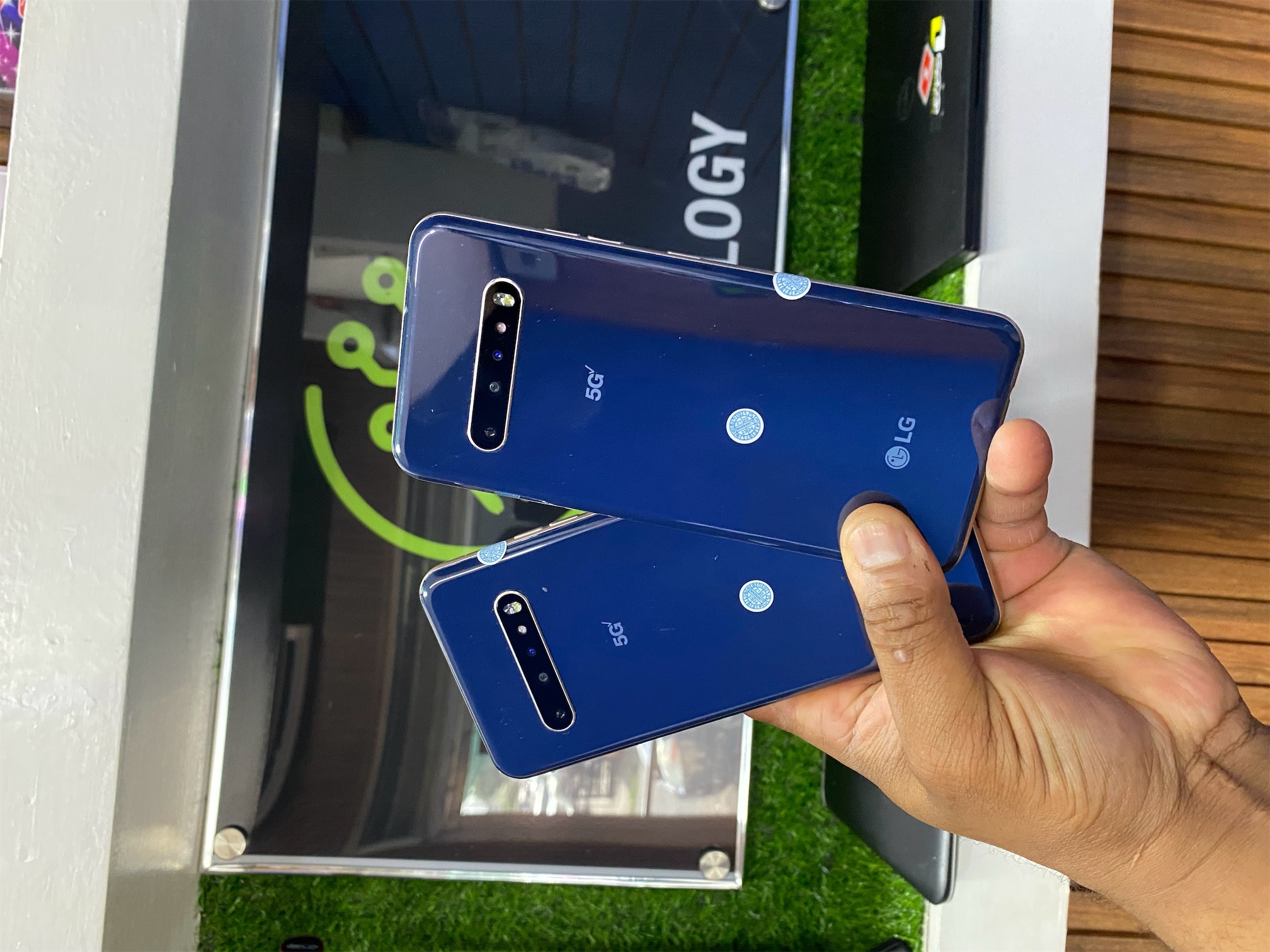 celulares y tabletas - LG V60  6