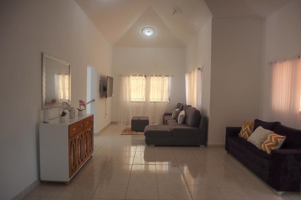 casas - Casa de Venta en Ave. Hispanoamericana  3