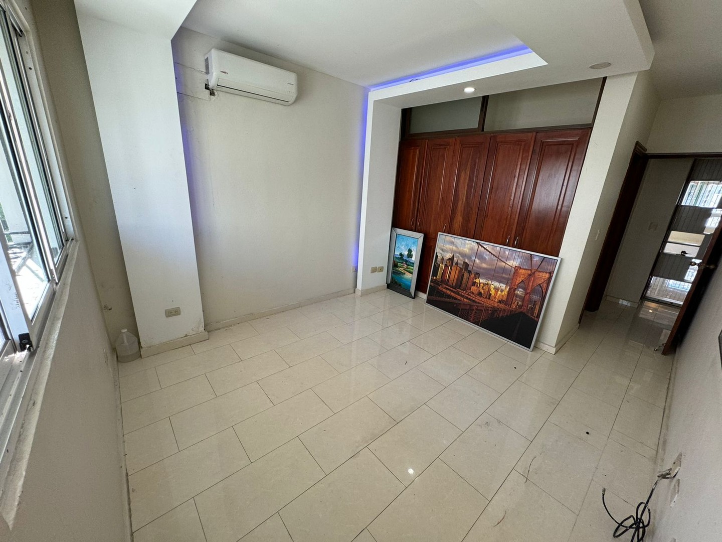apartamentos - Pent-house en Venta
EL MILLÓN
RD$12,500,000.00
Mantenimiento: RD$7,500.00

 9