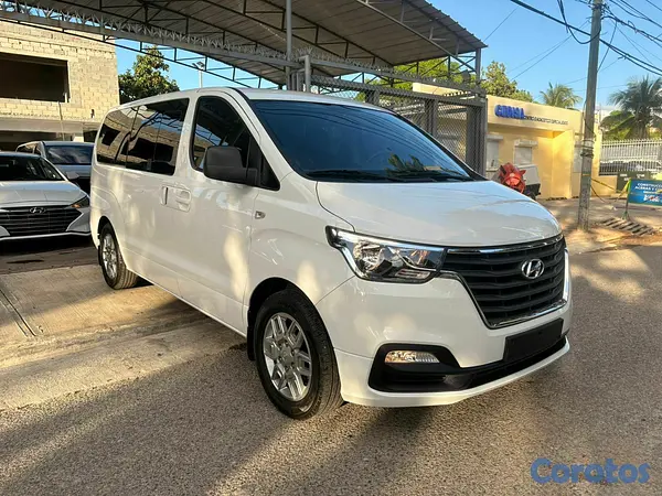 jeepetas y camionetas - 2021 Hyundai Grand Starex 12 Pasajeros 1