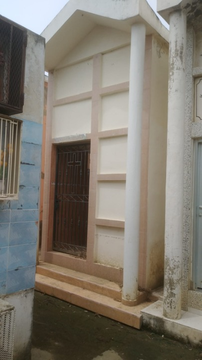 otros inmuebles - Bóveda funeraria familiar con capacidad 7 nichos 5