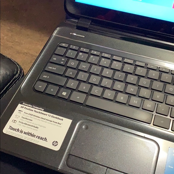 Laptop HP 4gb memoria ram y 500gb disco duro finita