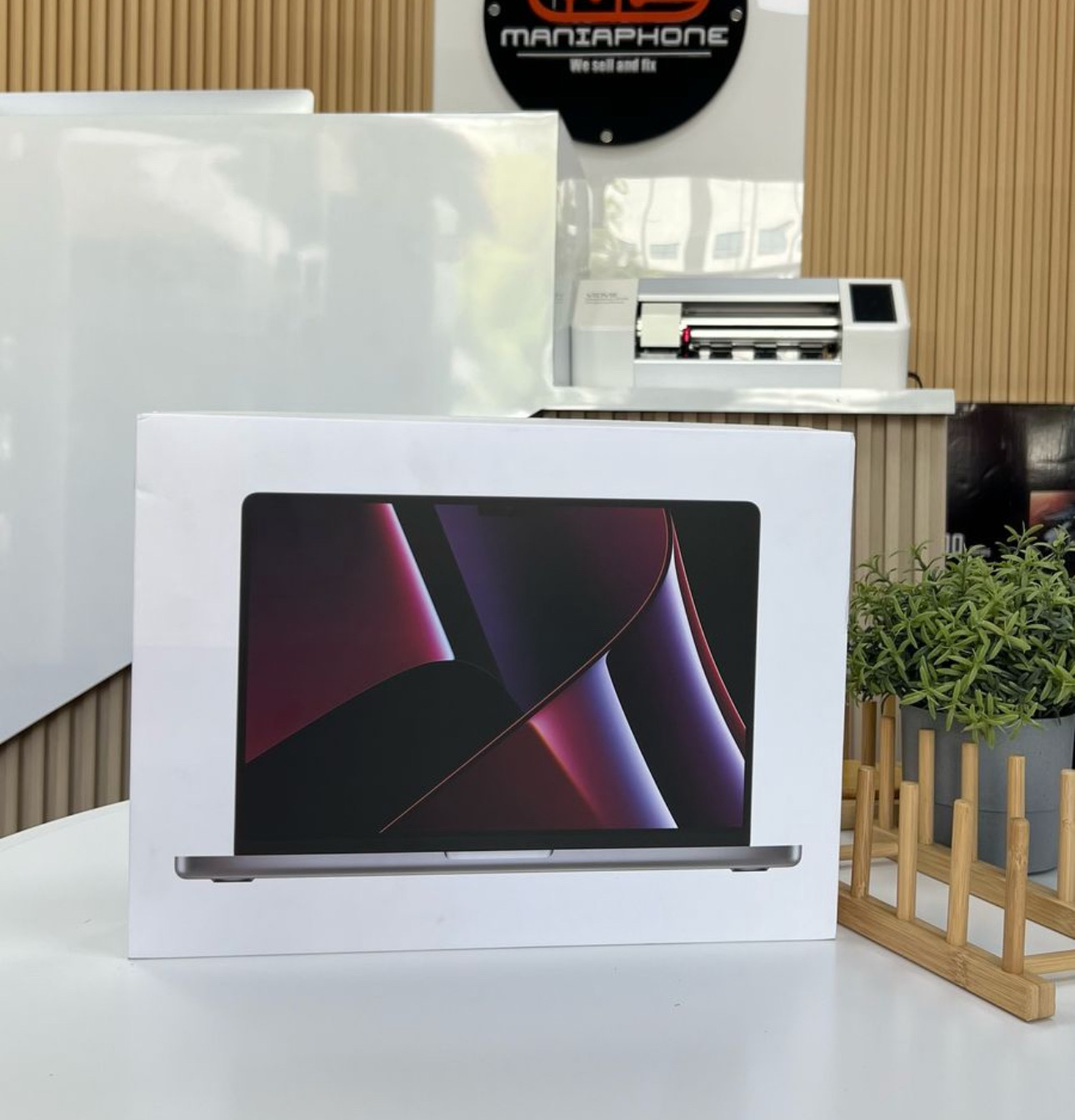 computadoras y laptops - MacBook Pro 16” M2 Pro 16GB RAM 1TB SSD Space Gray Nueva Sellada  0