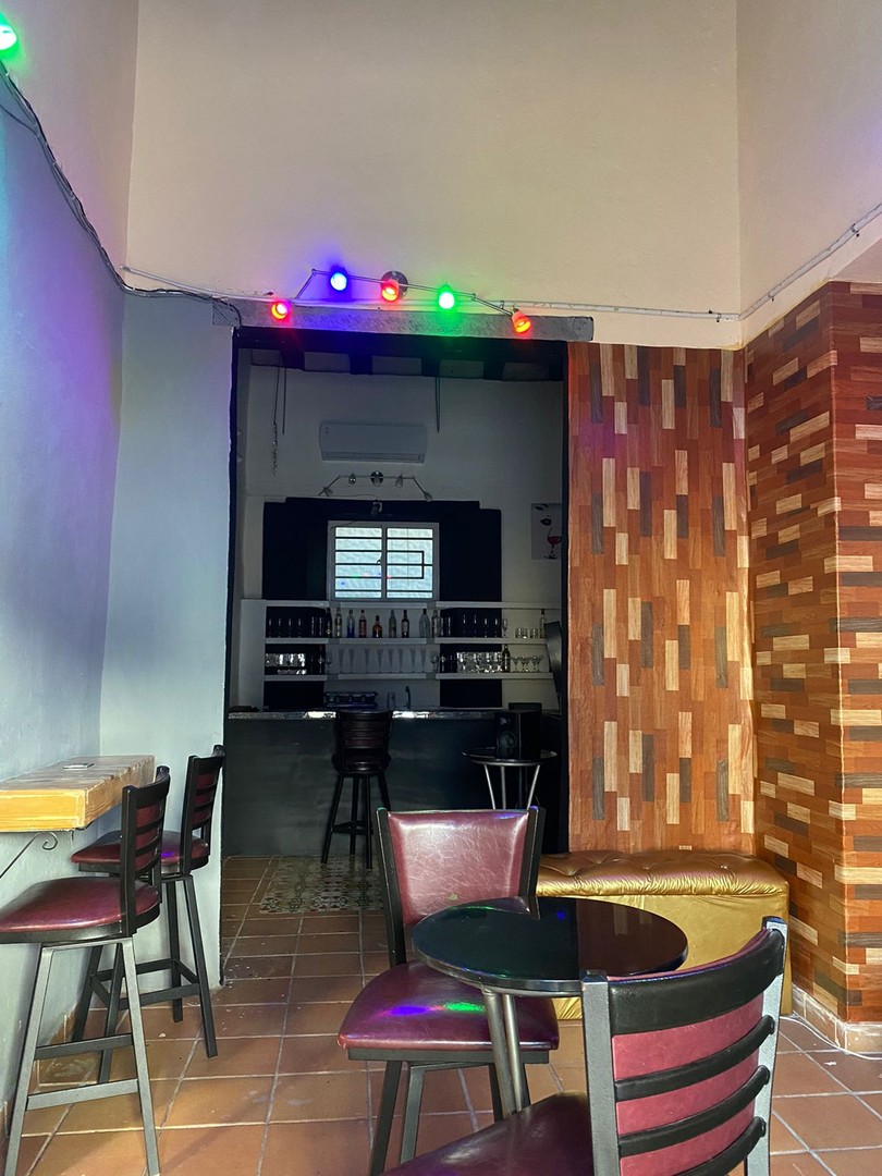 oficinas y locales comerciales - Alquiler Bar Amueblado Ubicado en la Zona Colonial, Santo Domingo 3