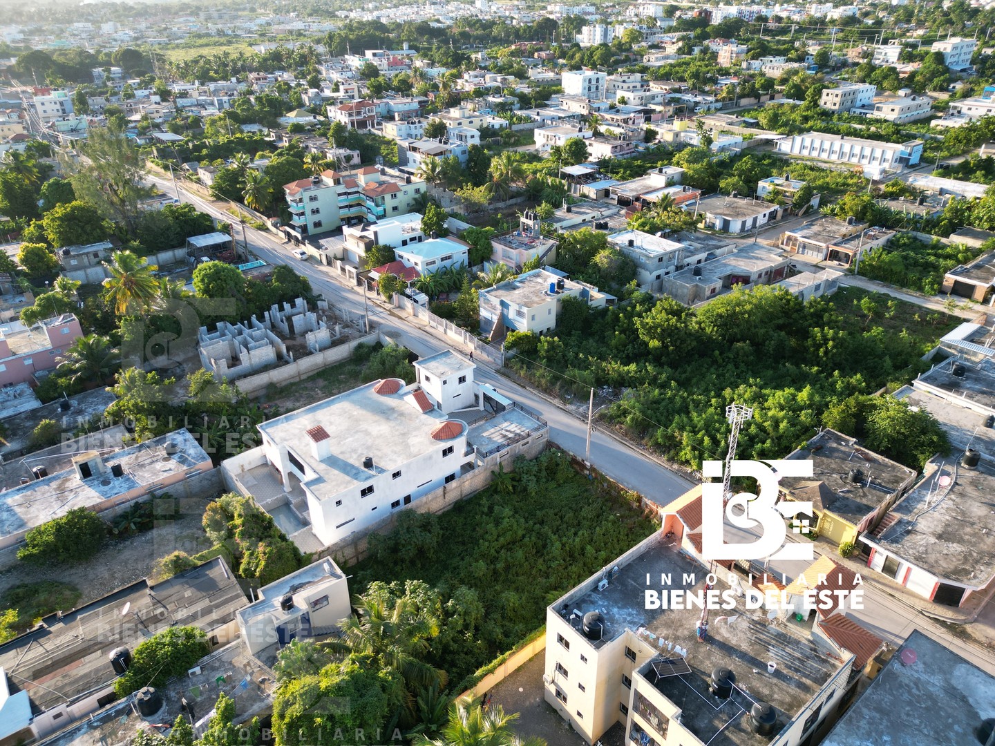 solares y terrenos -  SOLAR de 600 Metros en Ubicado en el Juan Pablo Duarte 5