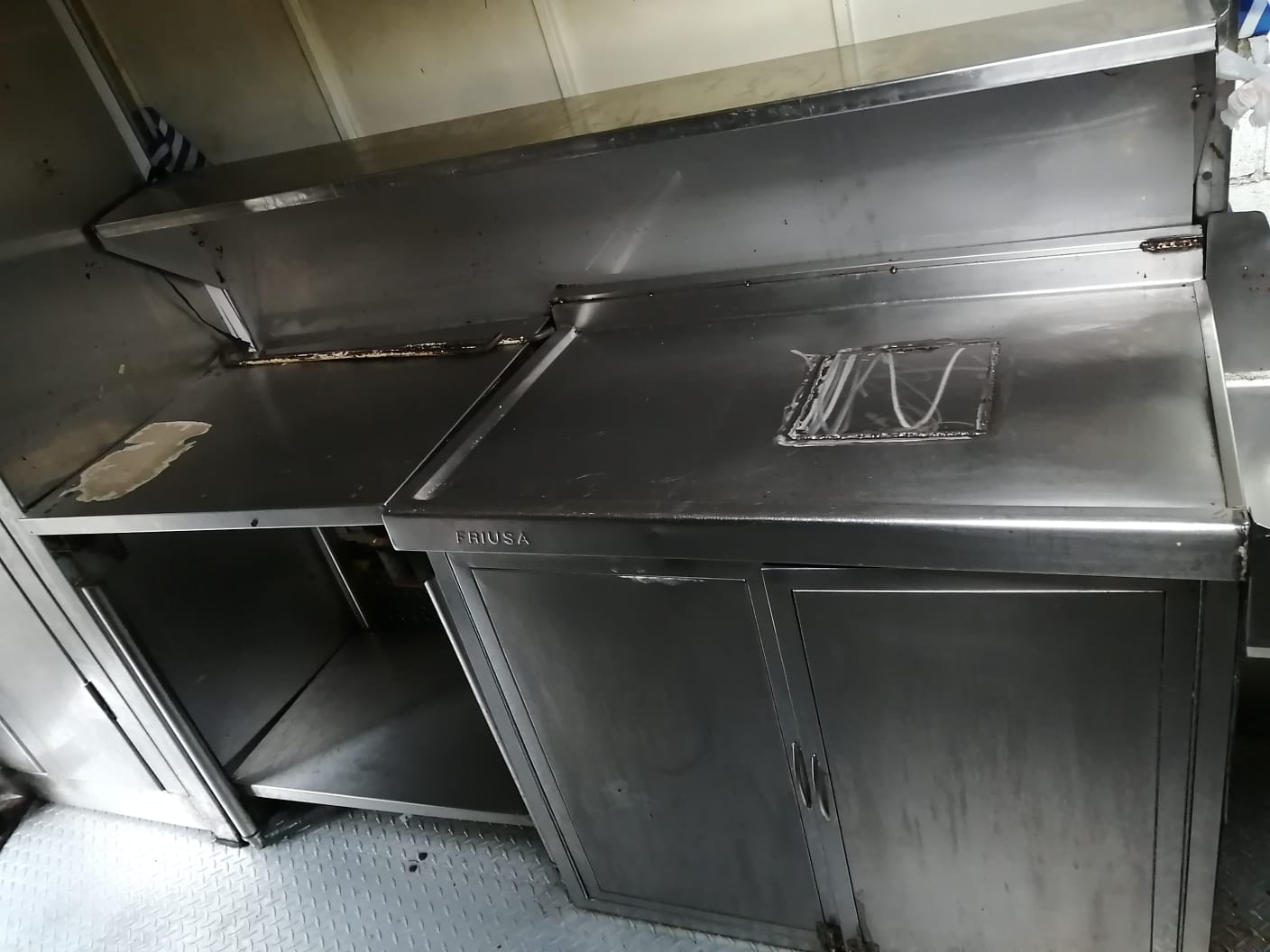 equipos profesionales - Food Truck Bus 3