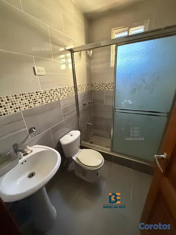 casas - DE VENTA casa de dos niveles con (4) habitaciones  9