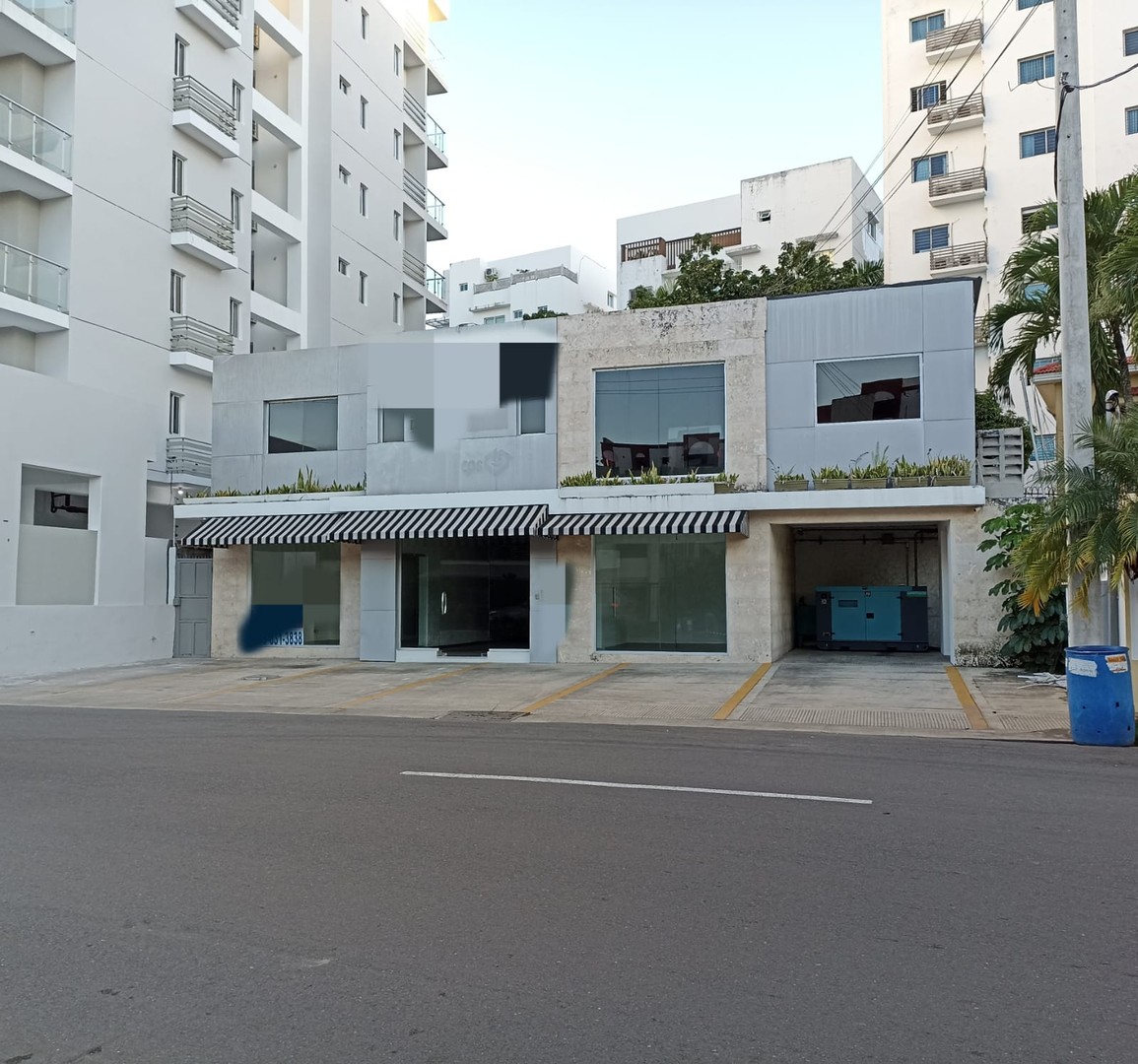 oficinas y locales comerciales - Local de dos niveles en renta en Evaristo Morales