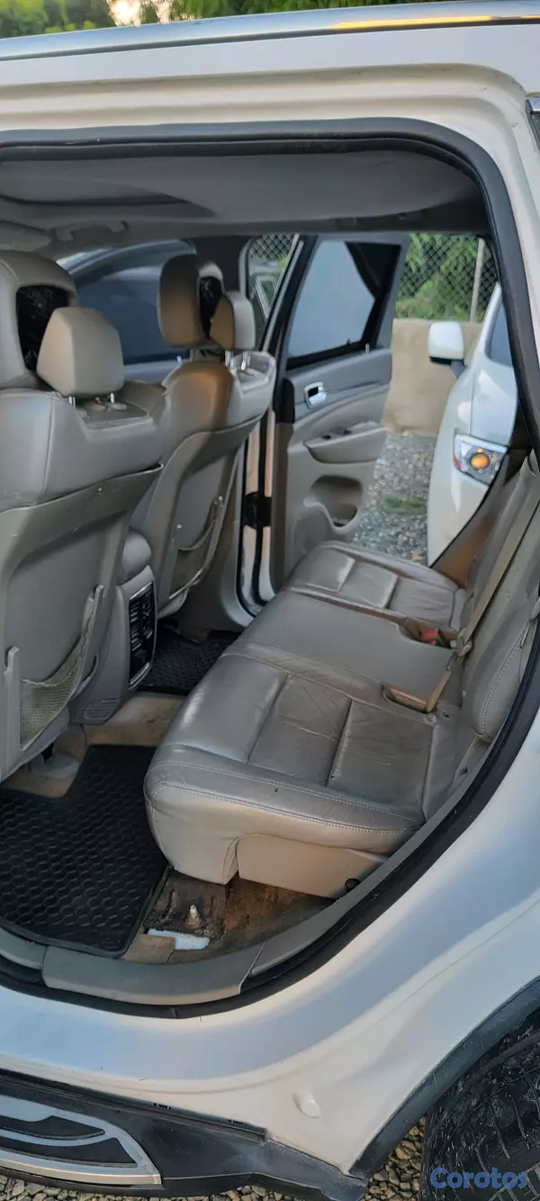 jeepetas y camionetas - JEEP GRAND CHEROKEE LAREDO  6