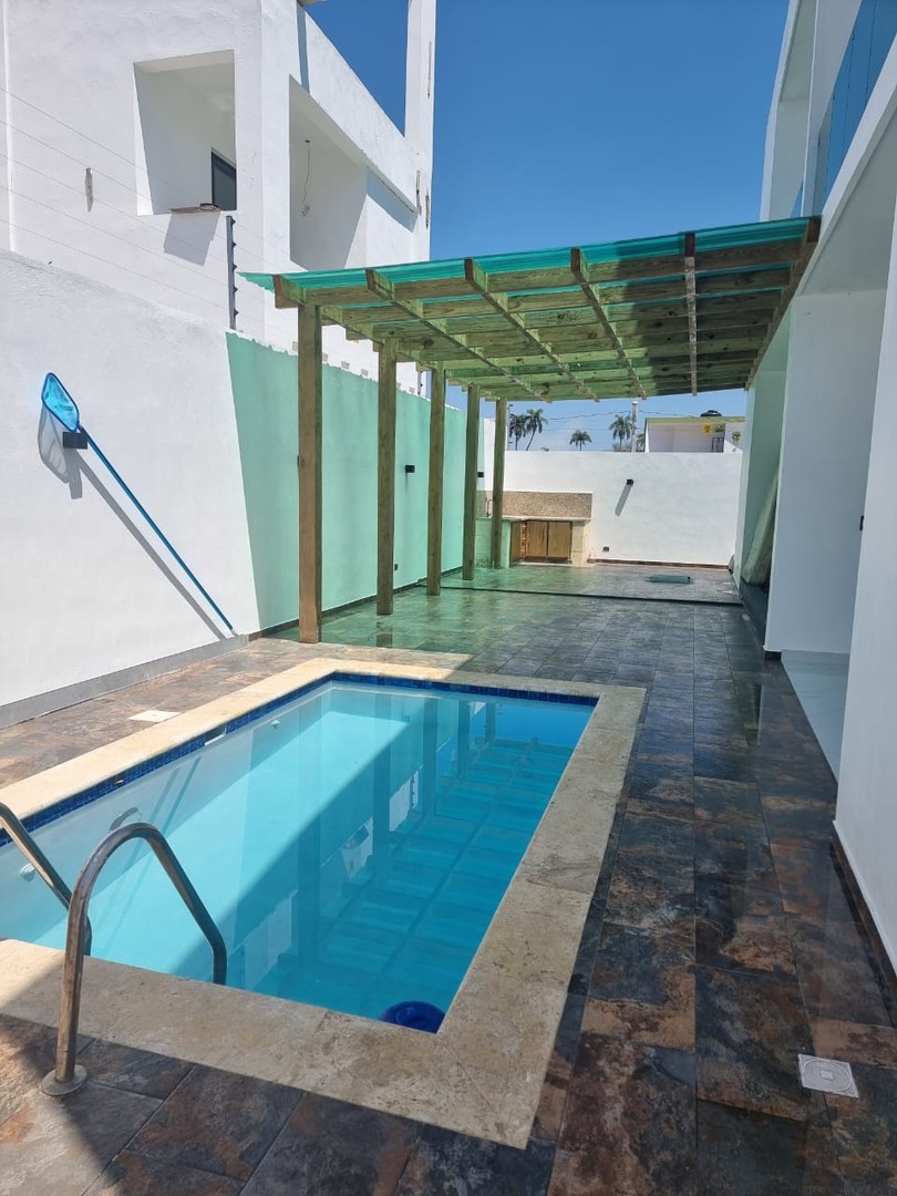 casas - Hermosa Residencia de 2 Niveles en La Vega  8