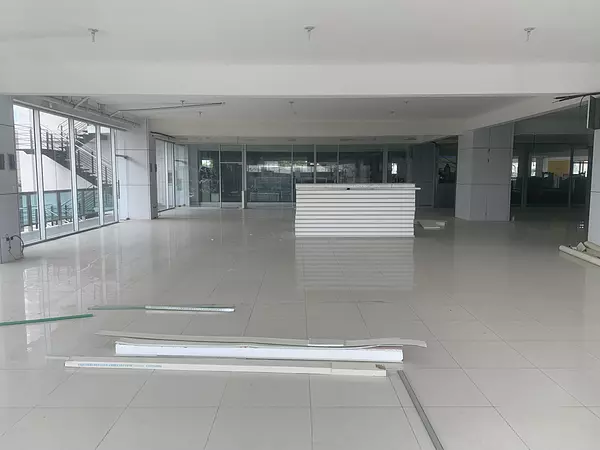 oficinas y locales comerciales - Alquiler local amplio en segundo nivel  3