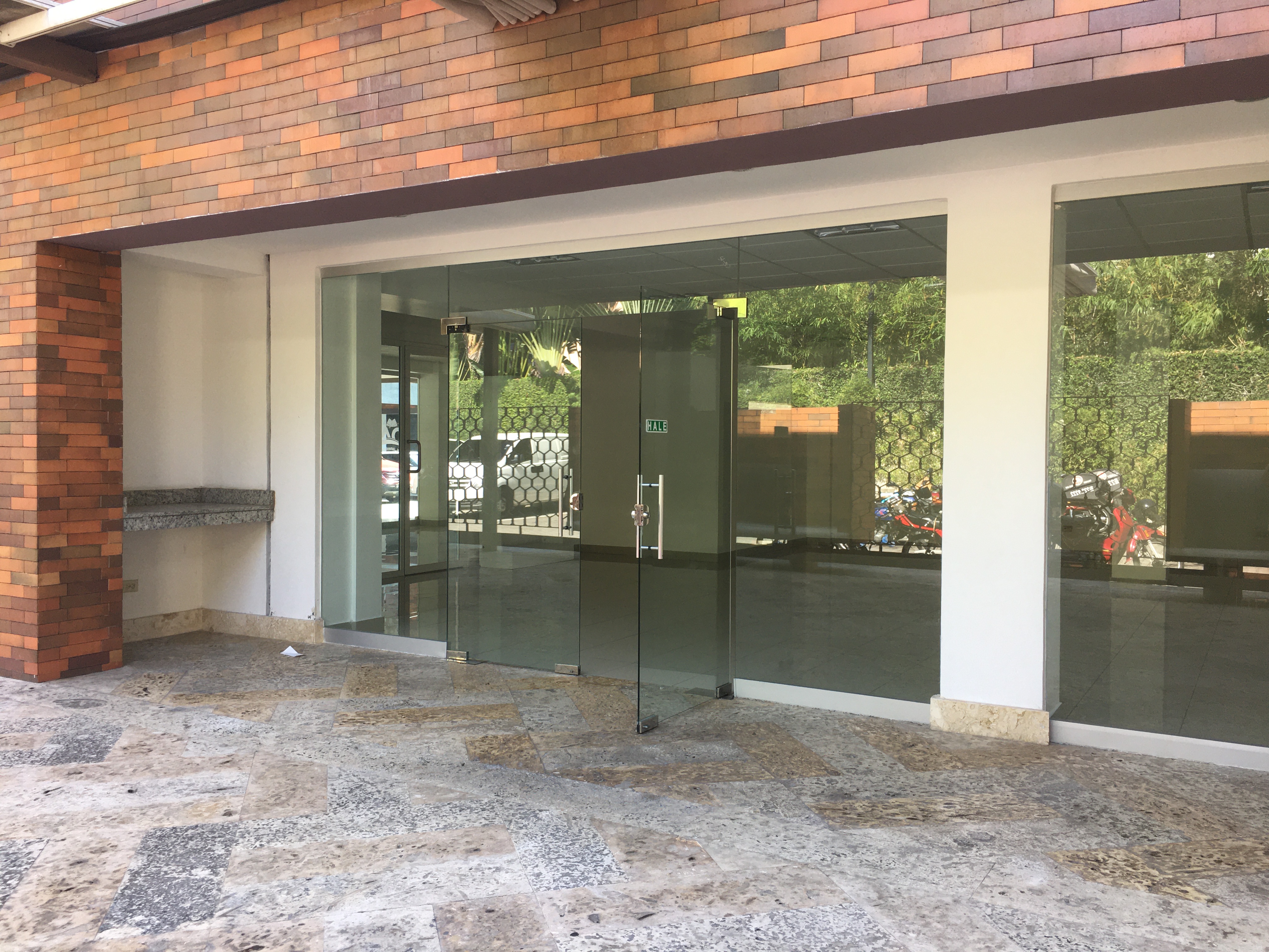 oficinas y locales comerciales - Local Comercial Alquiler Piantini  de 211 m2 7