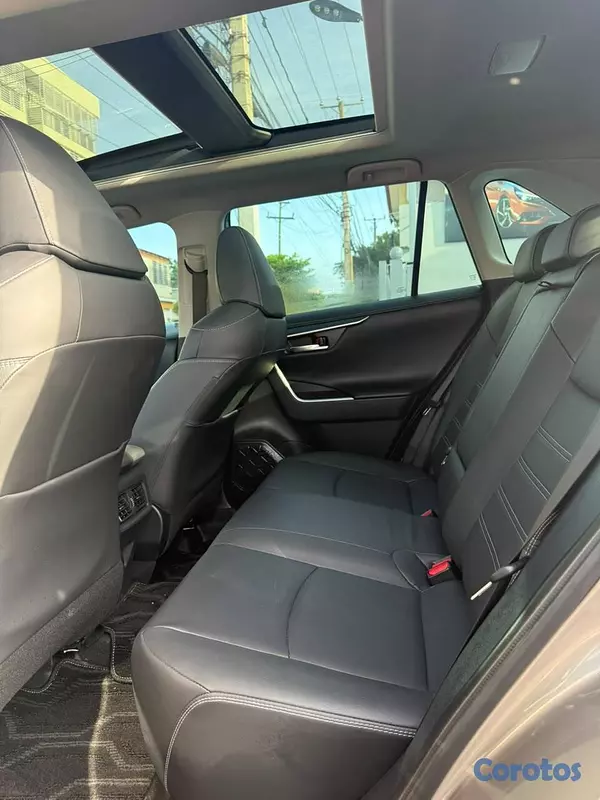 jeepetas y camionetas - Toyota Rav4 XLE 2024 10