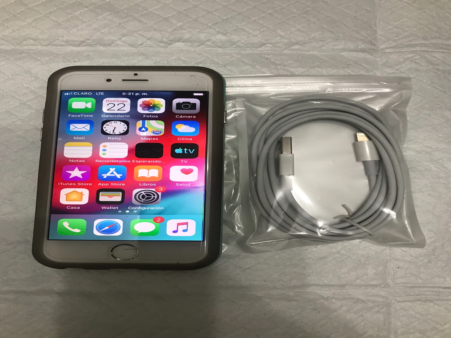 celulares y tabletas - iPhone 6 64 gb factory unlocked con su cable. 