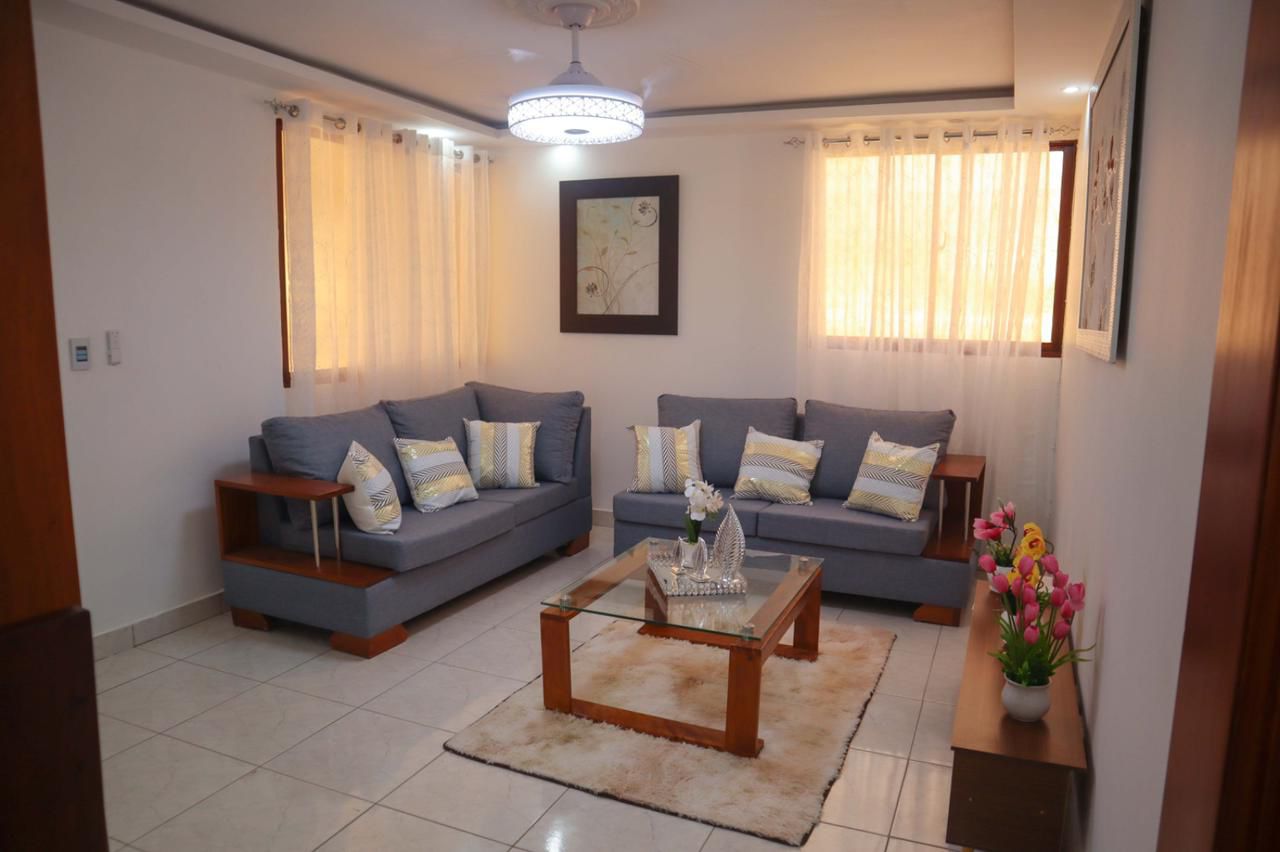 casas - Casa de Venta en Ave. Hispanoamericana  4