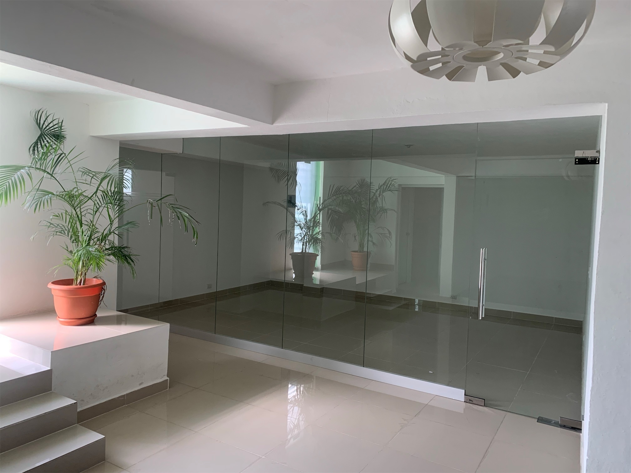 oficinas y locales comerciales - Local céntrico en segundo nivel 3
