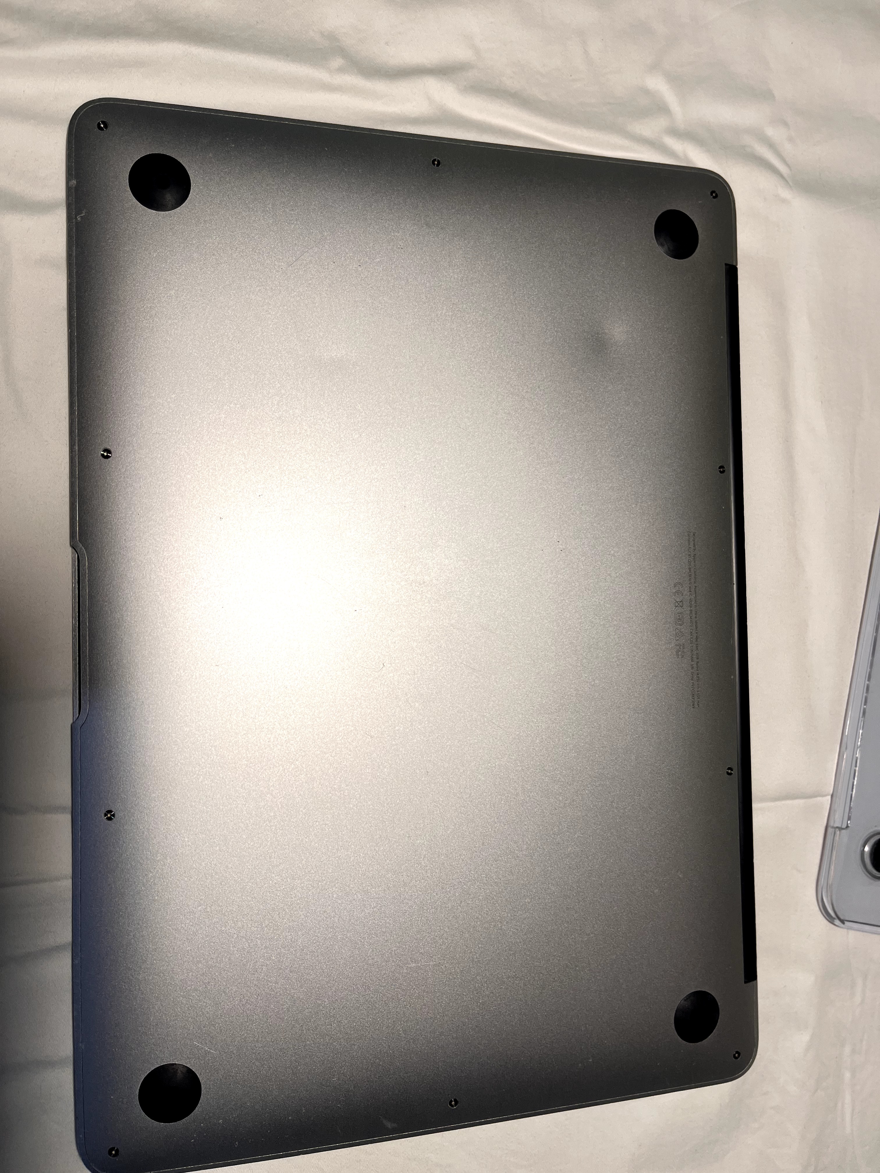 computadoras y laptops - Vendo MacBook Air en Excelente Condiciones- Usada  0