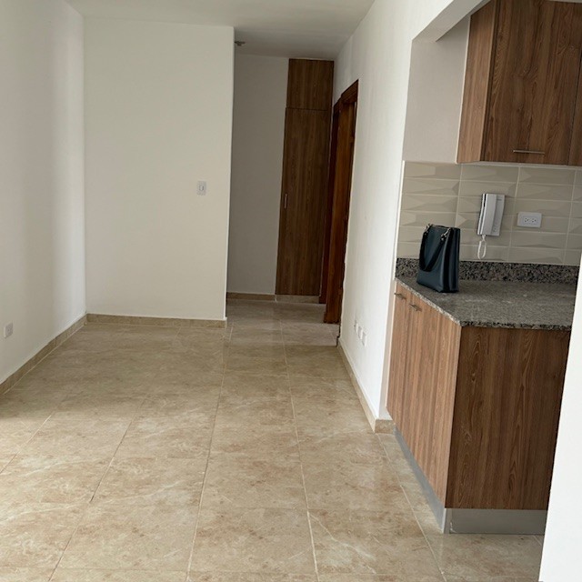 apartamentos - Vendo en la Avenida Monumental  Próximo al Supermercado Ole