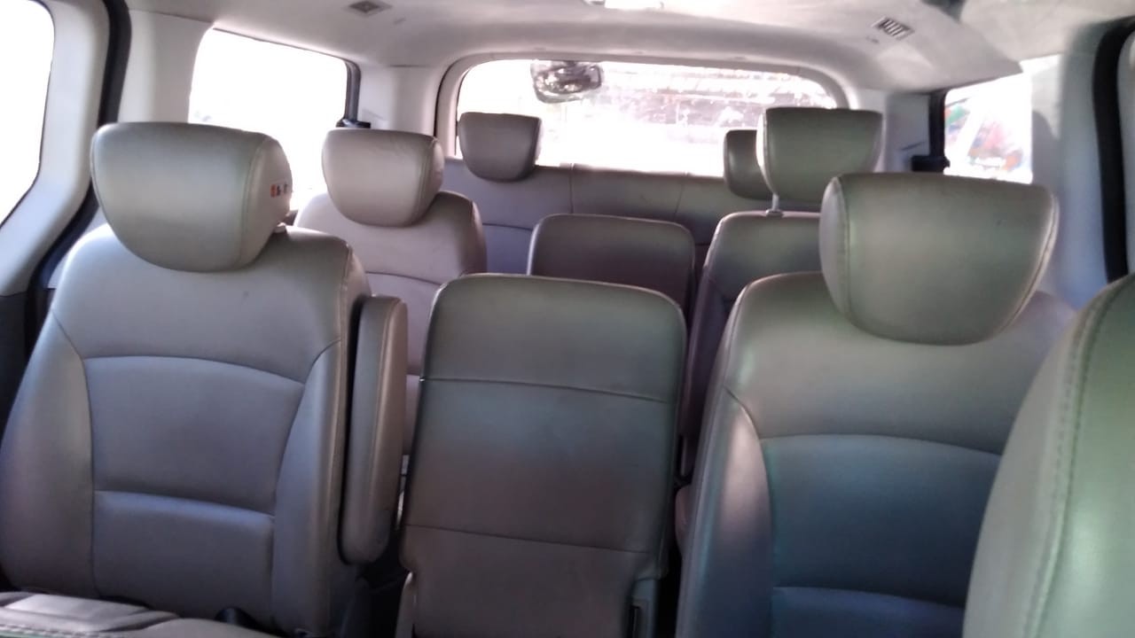jeepetas y camionetas - HYUNDAI GRAND STAREX 2017 NEGRA 3