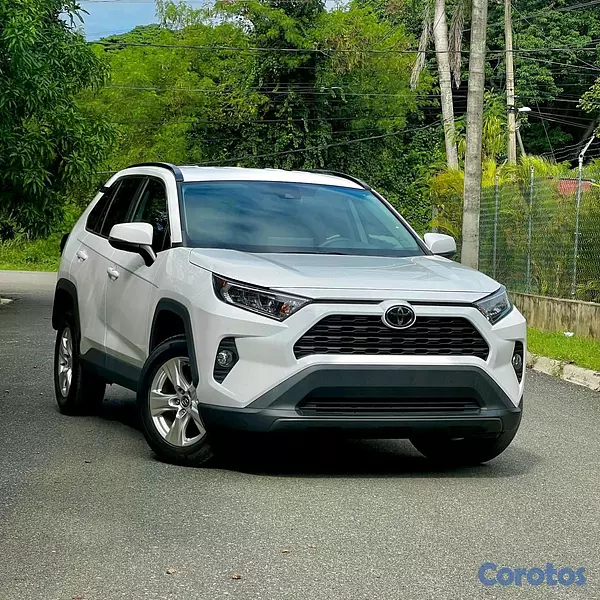 jeepetas y camionetas - Toyota rav4 2021 xle clean carfax  2