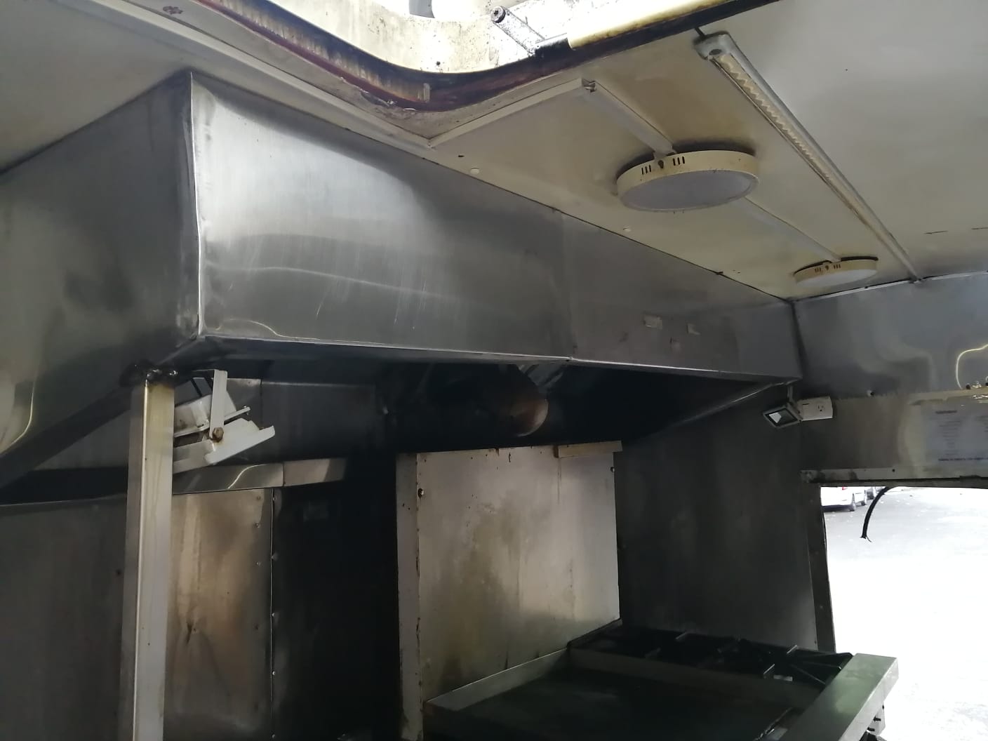 equipos profesionales - Food Truck Bus 4