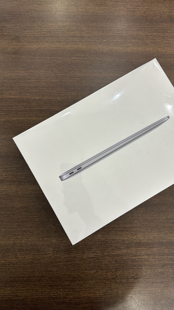 computadoras y laptops - MacBook Air 2020 13 inch/ M1 Apple Chip/ 256GB / 8GB RAM - Sellada $ 49,500 NEG