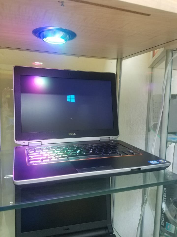 computadoras y laptops - Laptop Dell Latitude Intel Core i5 con 4gb Ram y 320gb Disco Duro