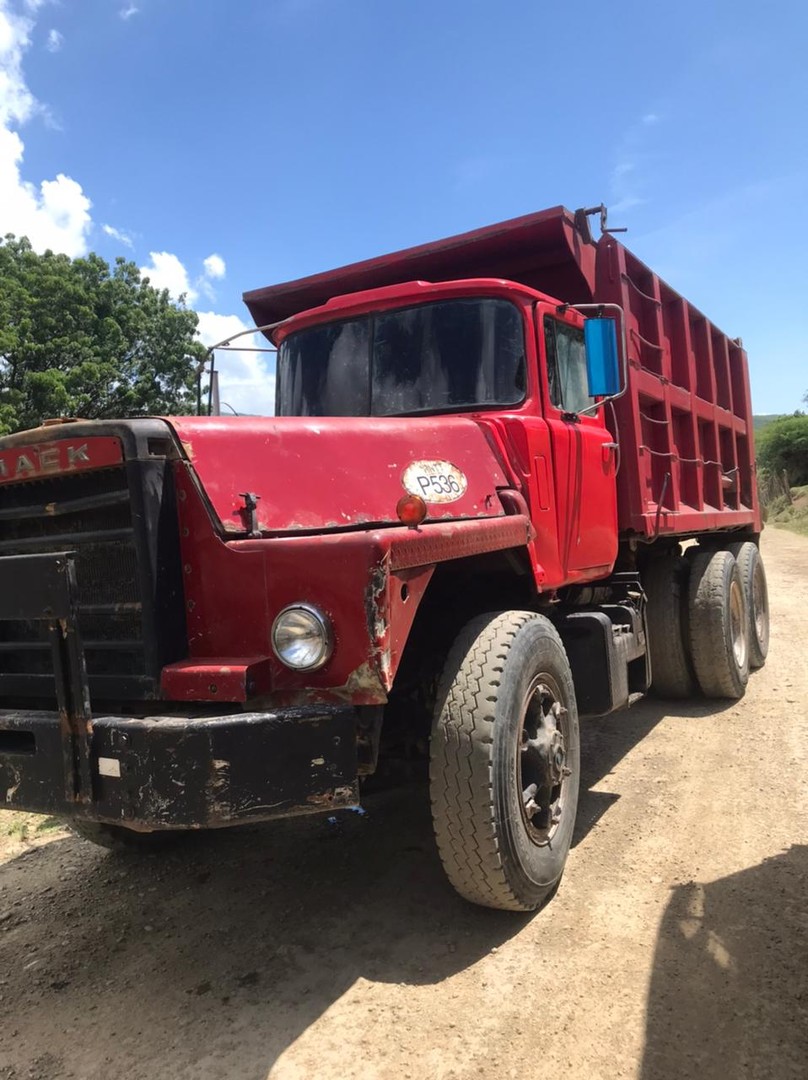 camiones y vehiculos pesados - Camion Mack El picu 