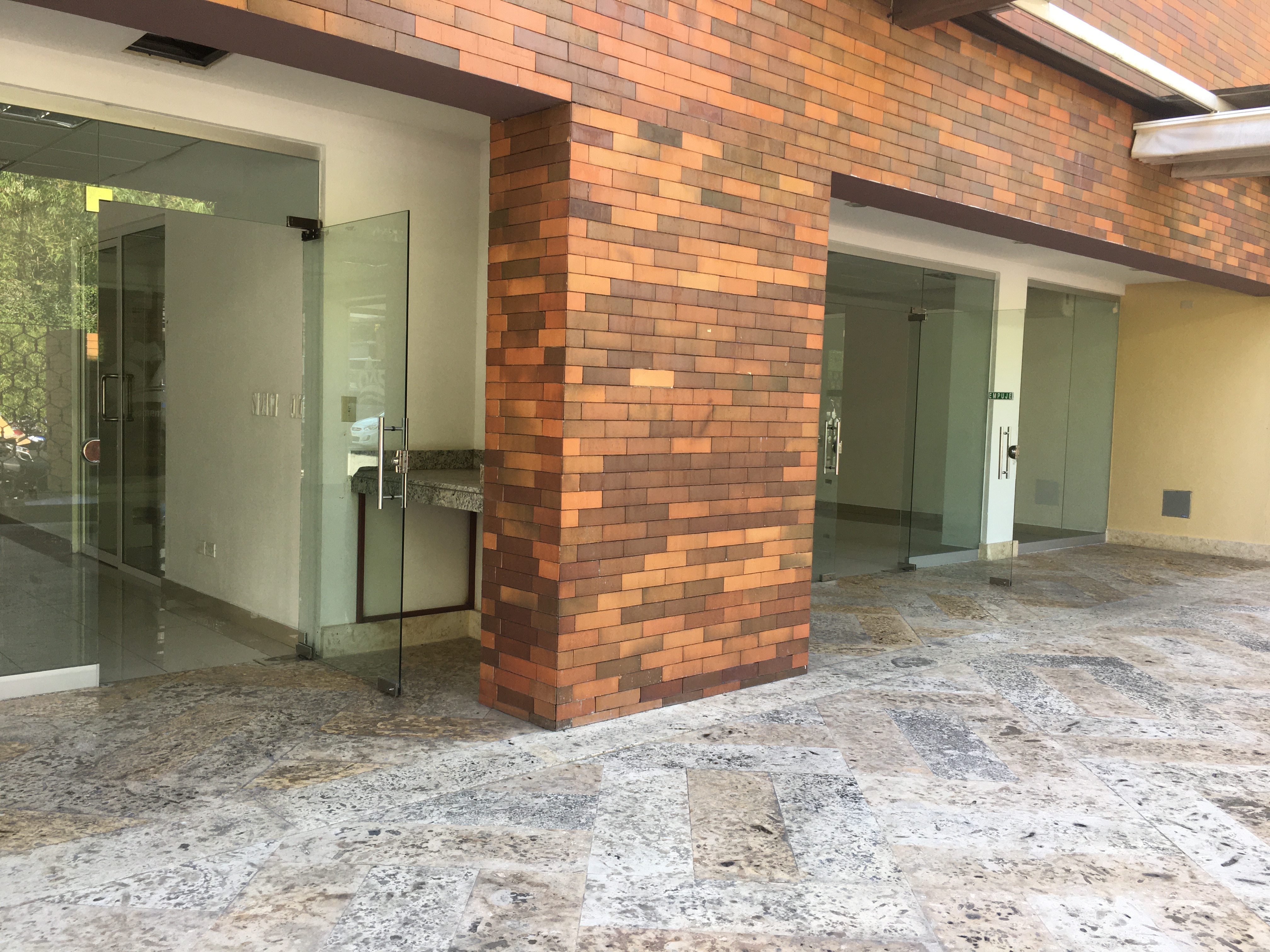 oficinas y locales comerciales - Local Comercial Alquiler Piantini  de 211 m2 8