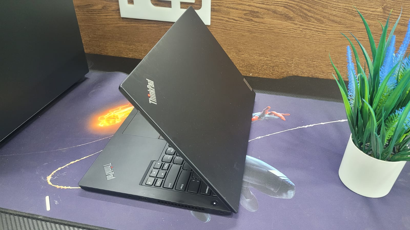 computadoras y laptops - Laptop Lenovo Thinkpad  AMD RYZEN 3 8GB 128 ssd 2