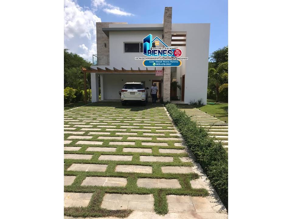 casas vacacionales y villas - Vendo Esta Hermosa y Nueva Villa en Playa Nueva Romana