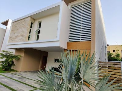 casas - Casa con Piscina en Exclusivo Proyecto Cerrado, Llanos de Gurabo