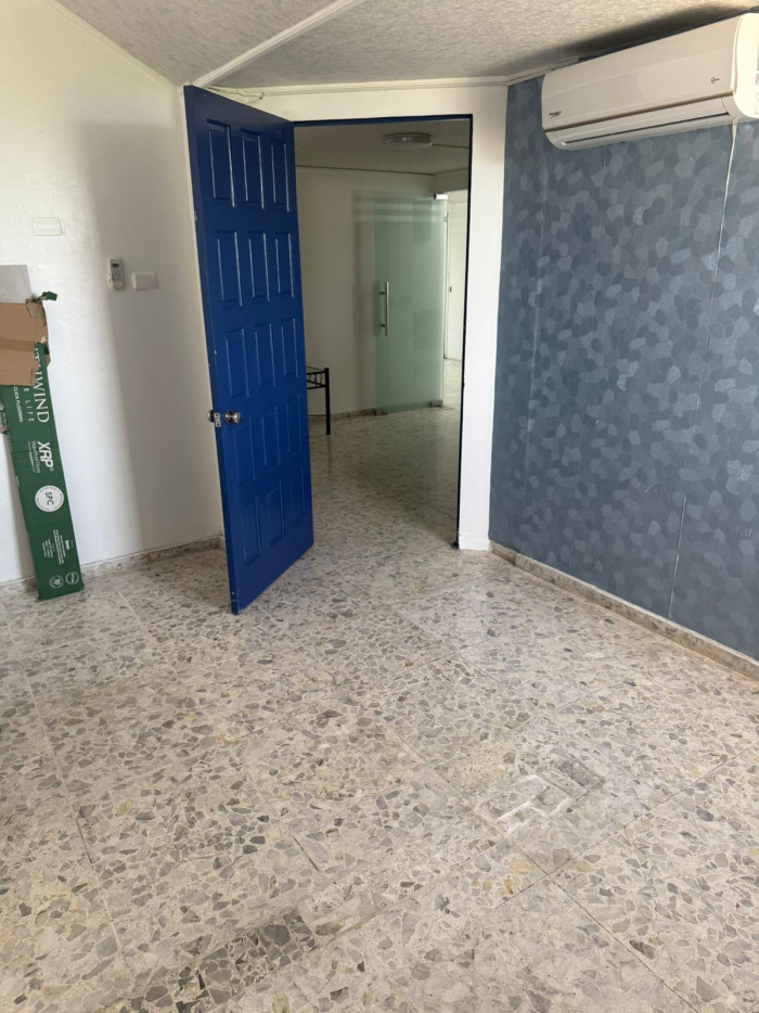 oficinas y locales comerciales - Local Comercial de 199 mt2 Av. Independencia Gazcu 10