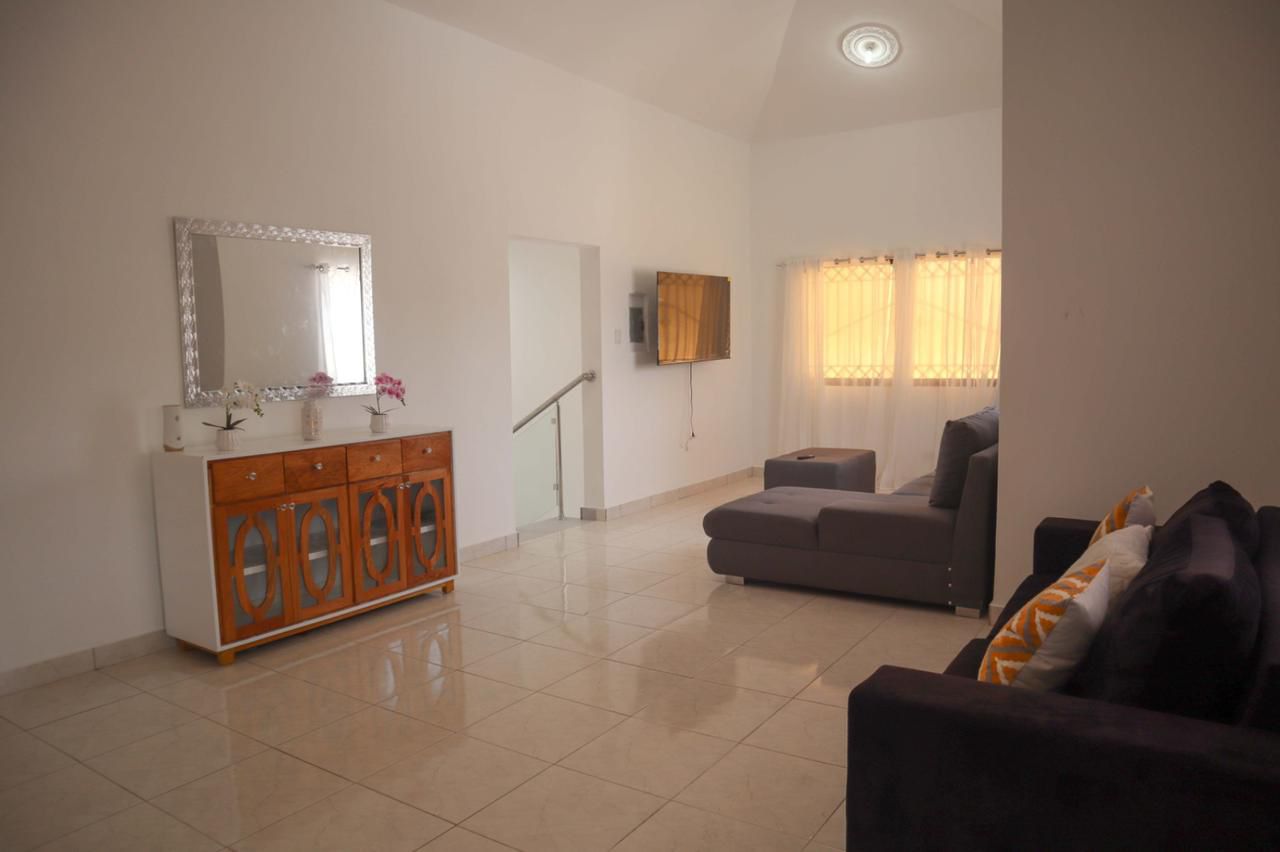 casas - Casa de Venta en Ave. Hispanoamericana  5