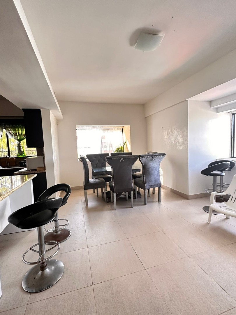 apartamentos - VENDO.
Espacioso apartamento de dos niveles en Bella Vista. 

 1