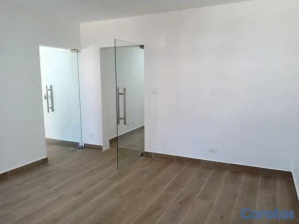 oficinas y locales comerciales - Oficina en alquiler primer nivel en la 27 de febre 3