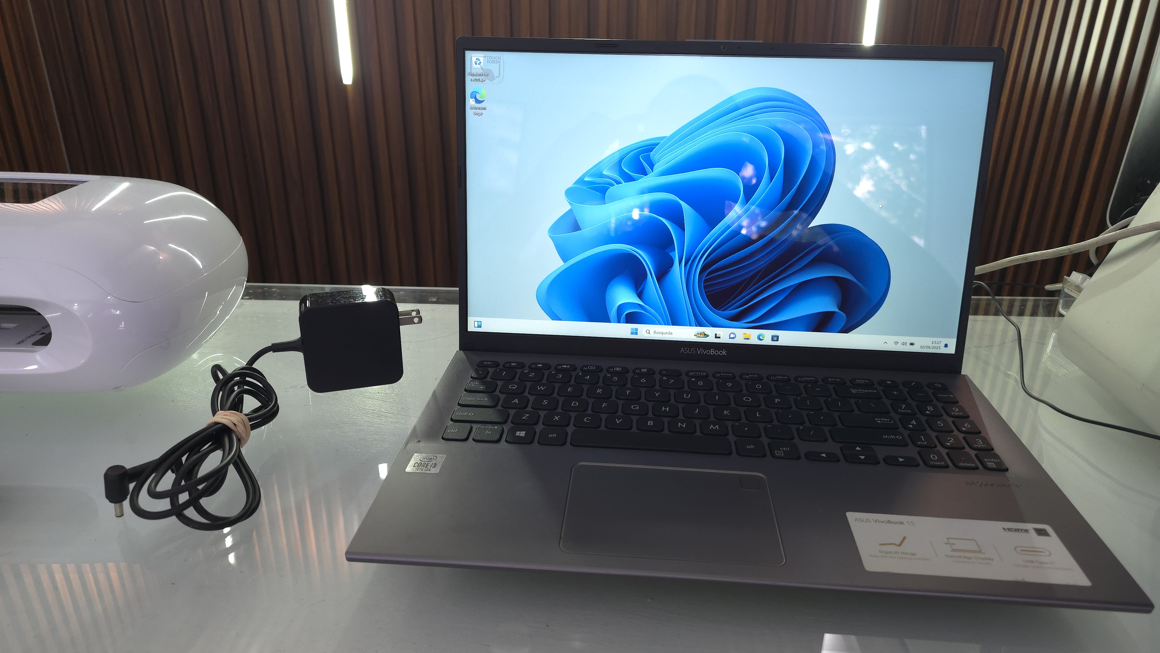 computadoras y laptops - Laptop Asus Vivobook Touch 15.6 LED i3 10th Gen 0