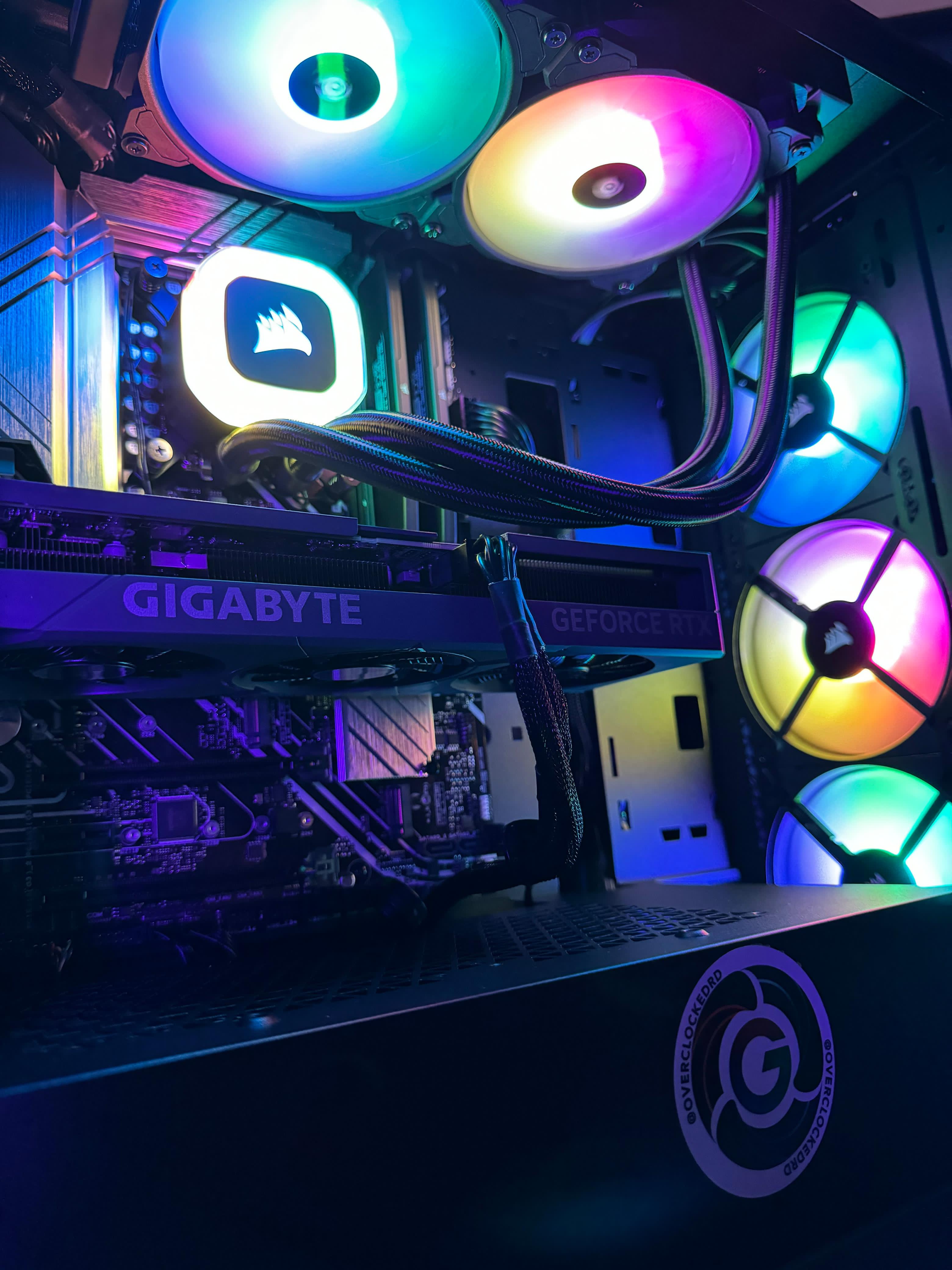 computadoras y laptops - PC GAMER ALTA GAMA! SOLO CPU, CASI NUEVA, POCO USO 4